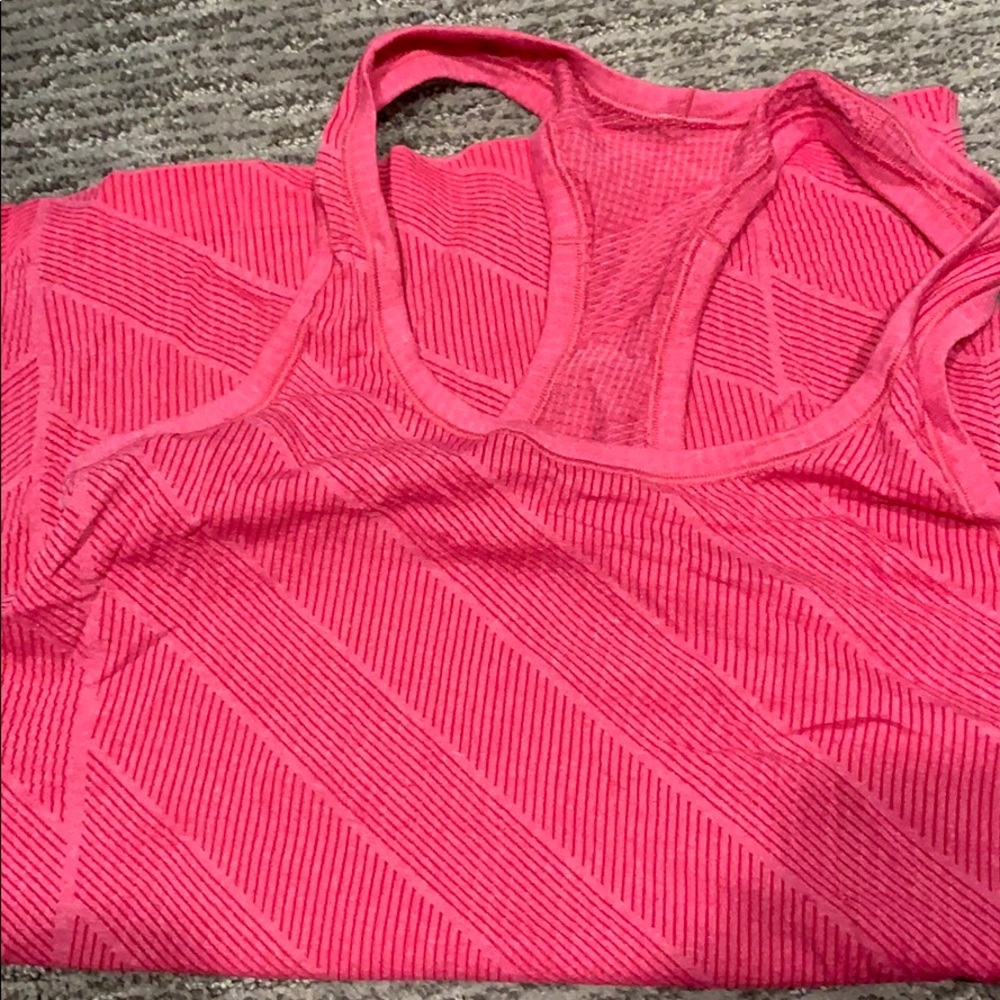 Lululemon tanks size 6